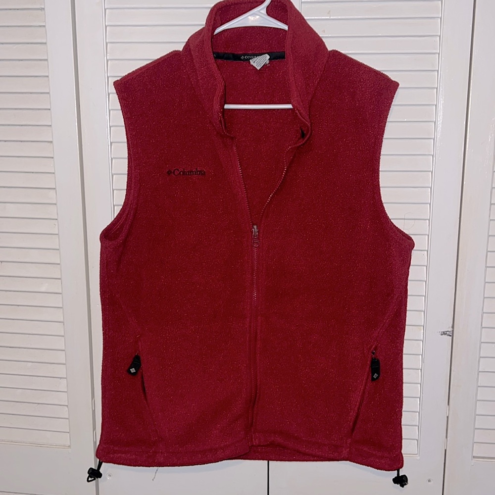 Columbia Women’s Large Zip-up Fleece Vest in Cranberry